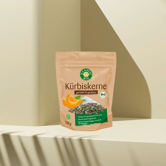 Verpackung Bio-Kürbiskerne geröstet & gesalzen 125 g von CLASEN BIO – aromatisch-knackige Kürbiskerne im Beutel