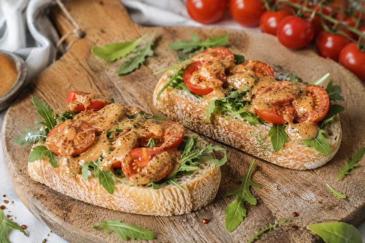 Ciabatta mit Rucola, Tomaten & Bruschetta-Nussmus