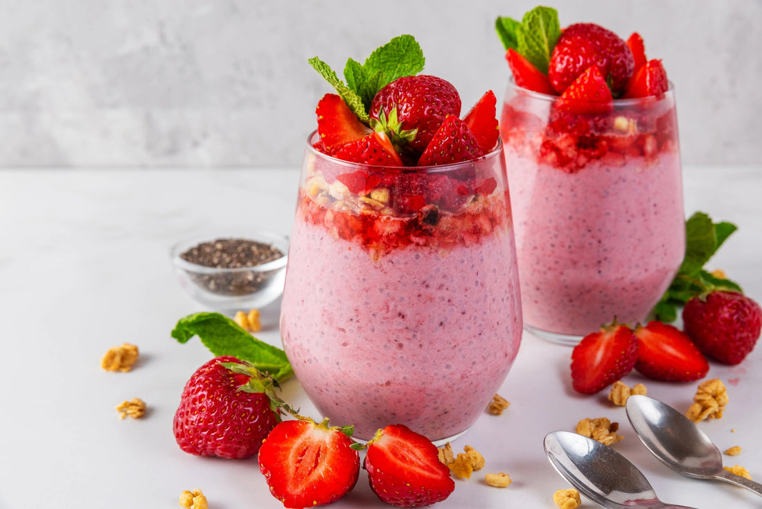 Chia-Pudding mit Beeren und Nüssen