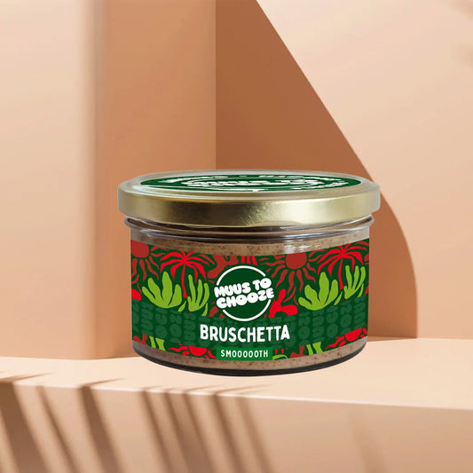 Verpackung Bio-Nussmus Bruschetta 180 g von MUUS TO CHOOZE – herzhafte Nussmus-Kreation mit Tomaten und mediterranen Kräutern im kleinen Glas mit goldfarbenem Deckel
