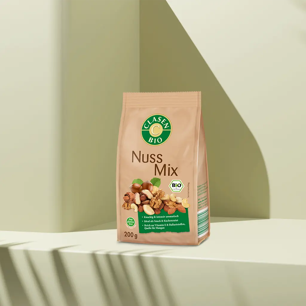 Verpackung Bio-Nusskern-Mischung 200 g von CLASEN BIO. Edler Mix aus verschiedenen Bio-Nusskernen im bedruckten Beutel – naturbelassen, knackig und vielseitig einsetzbar.