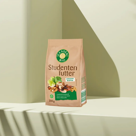 Verpackung Bio-Studentenfutter 200 g von CLASEN BIO. Nuss-Frucht-Mix aus knackigen Nüssen und fein-süßen Trockenfrüchten im bedruckten Beutel – ideal als natürlicher Energiesnack.