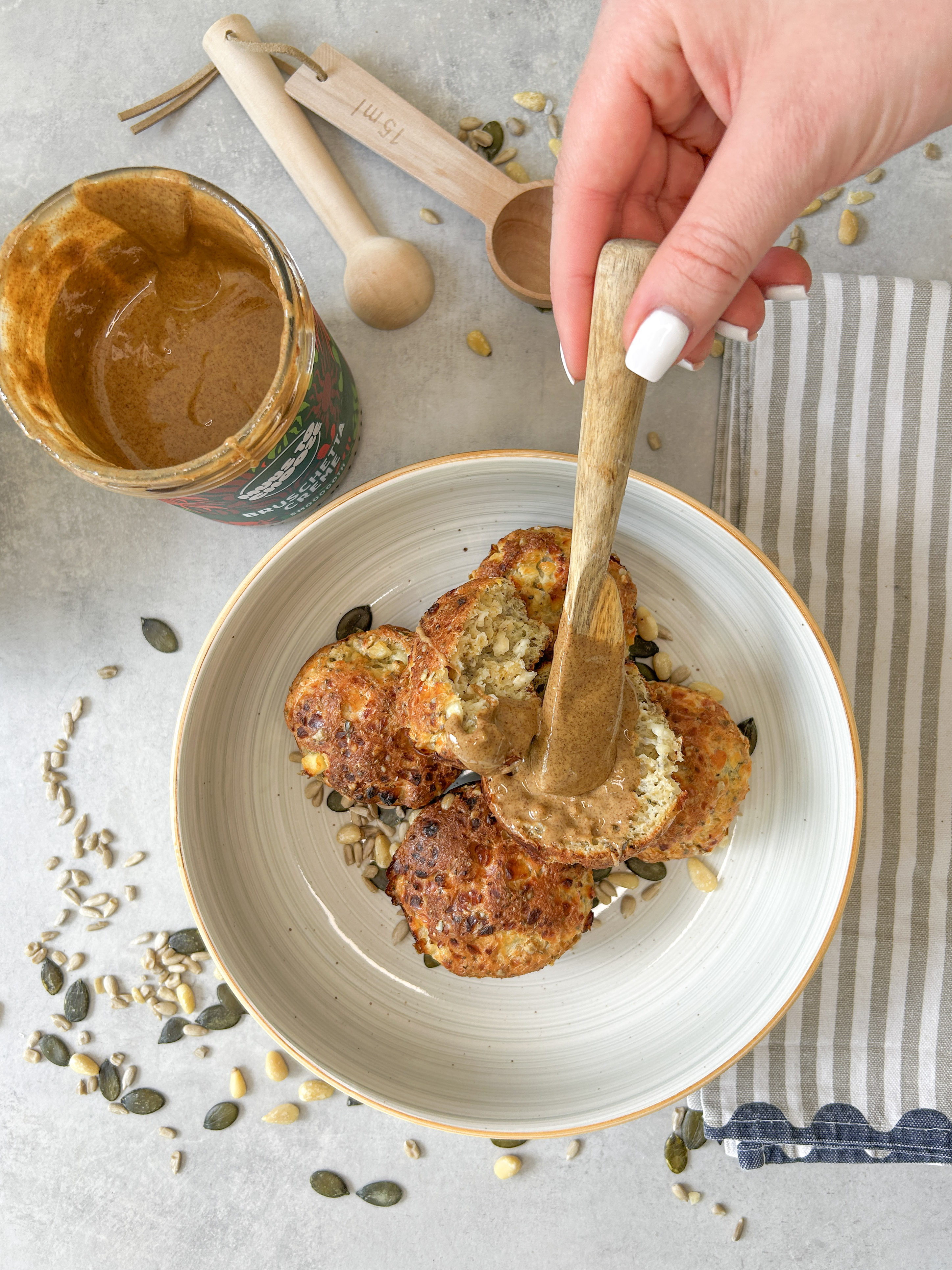 Hüttenkäse Brötchen mit Salatkerne-Mix