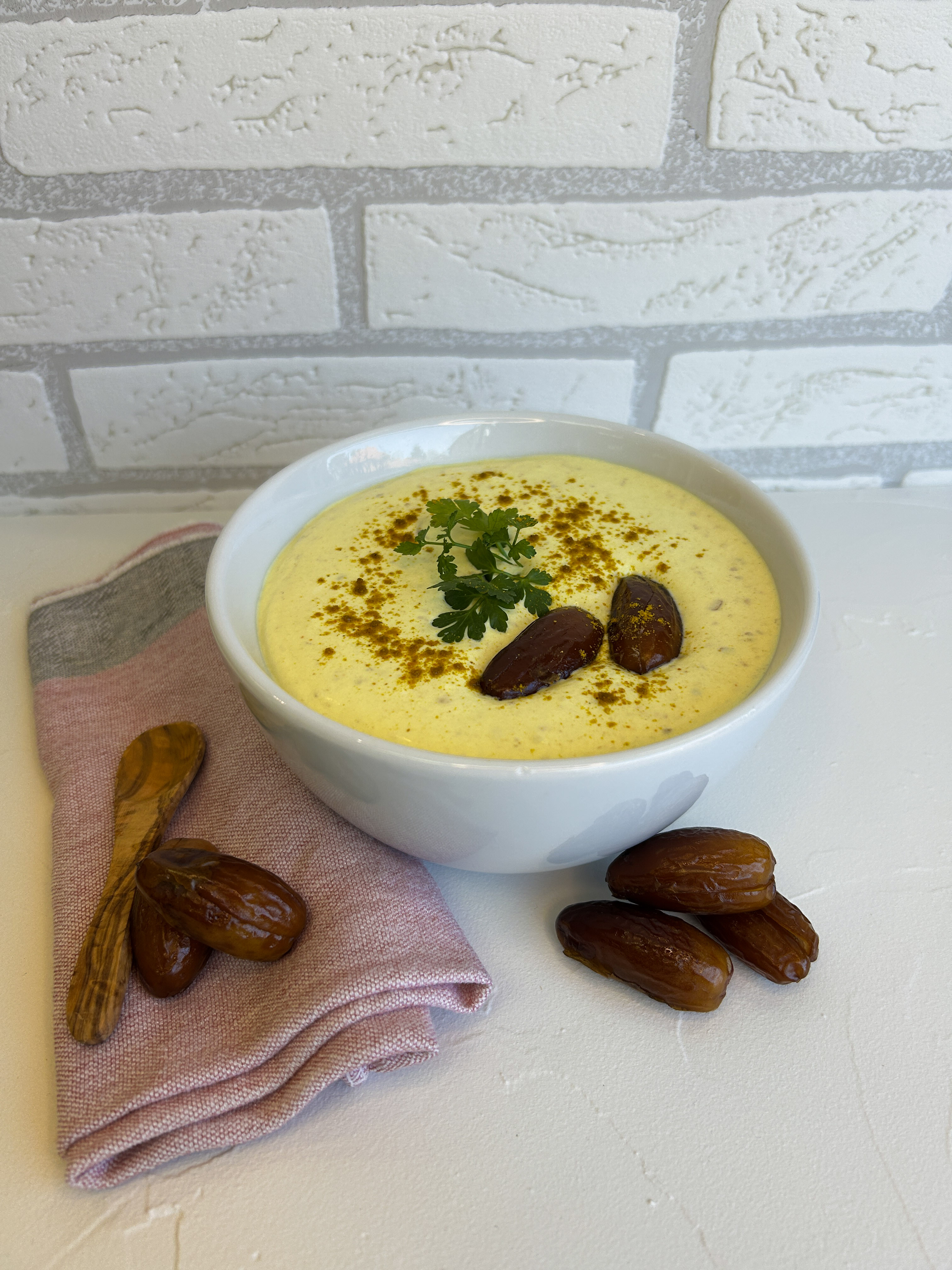 Dattel-Curry Dip