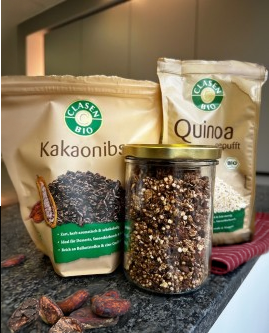 Crunchy Granola mit Kakaonibs und Quinoa